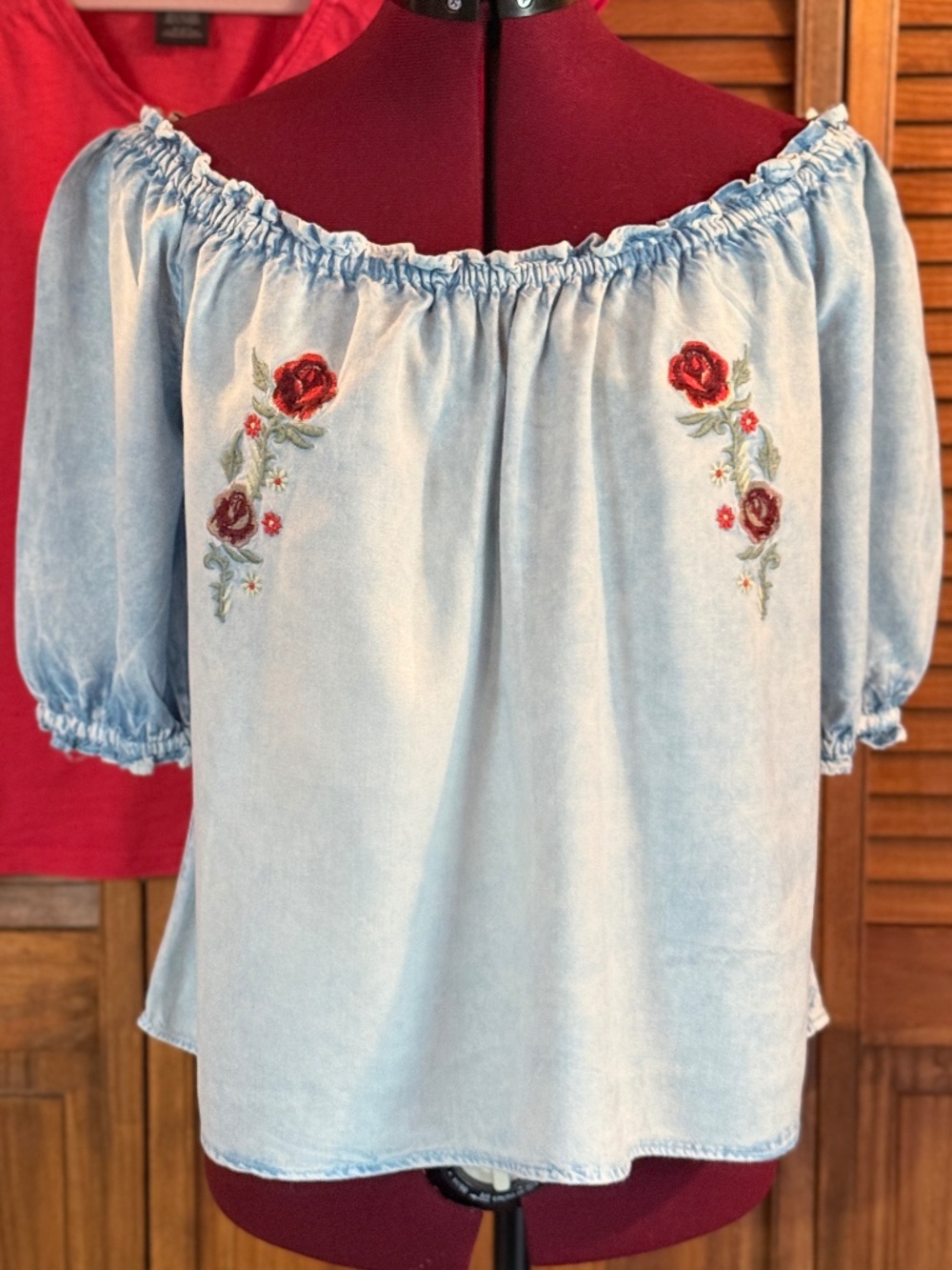 Bundle GRACE ELEMENTS Red S/S Tee & D8Kade Blue Chambray Embroidered Top LG